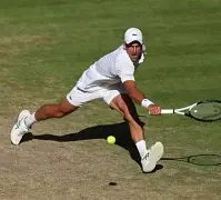 温网季后赛对决在即！本菲卡演练定位球，武汉三镇密集防守应对的简单介绍