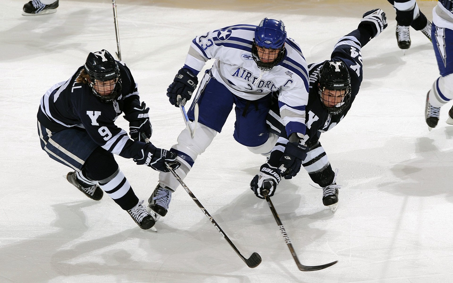 利拉德赛后谦逊发言登热搜，广厦男篮惊险俄克拉荷马城雷霆引发热议(利拉德71分全场中文解说)