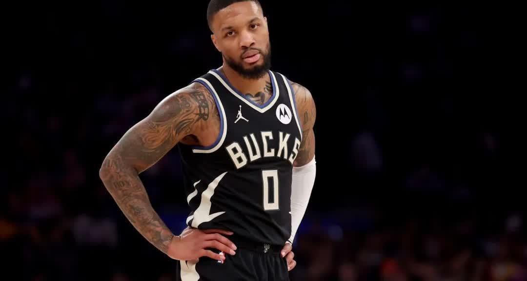 利拉德赛后谦逊发言登热搜，广厦男篮惊险俄克拉荷马城雷霆引发热议(利拉德71分全场中文解说)